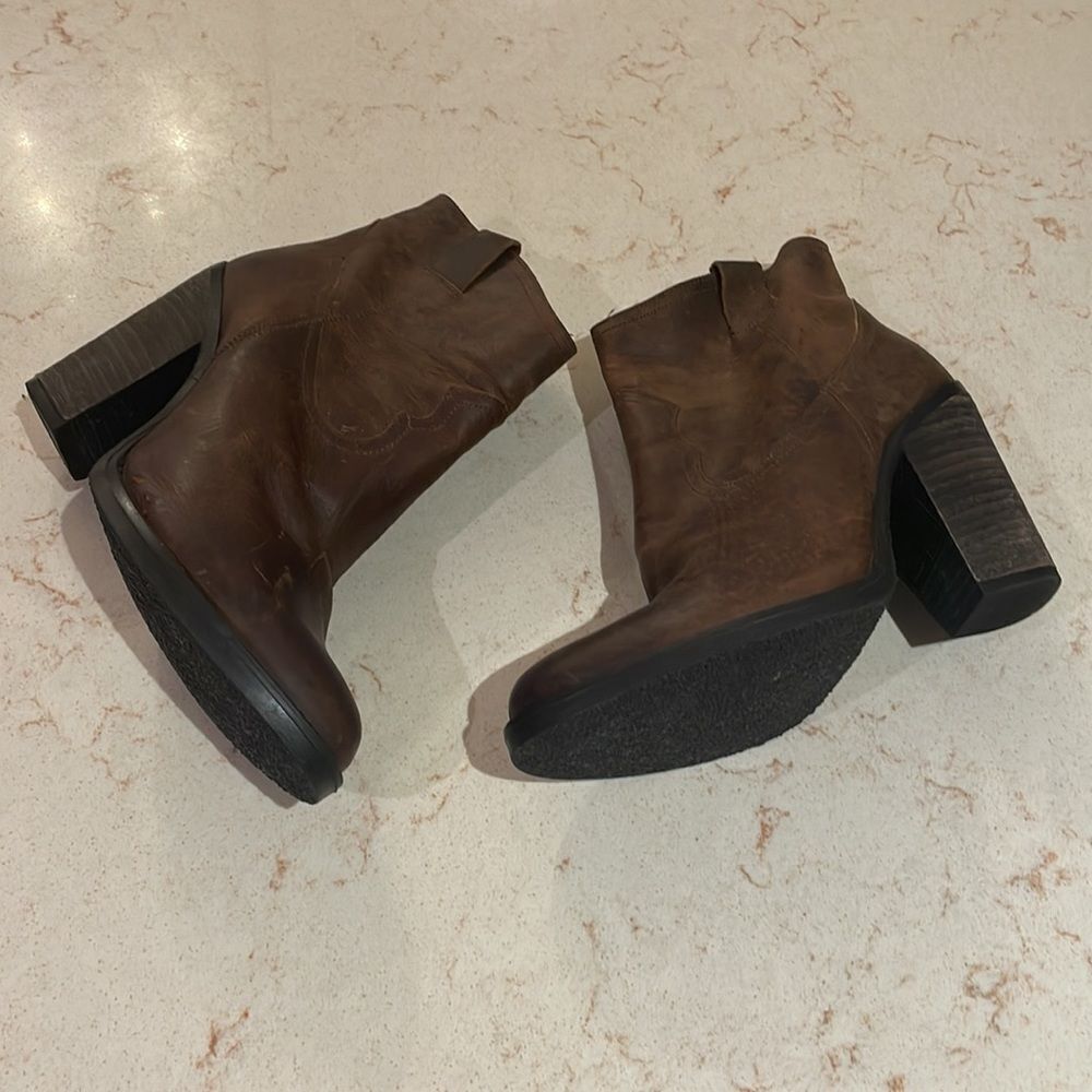 Musse & Cloud brown ankle zipper booties Anthropologie SZ 8